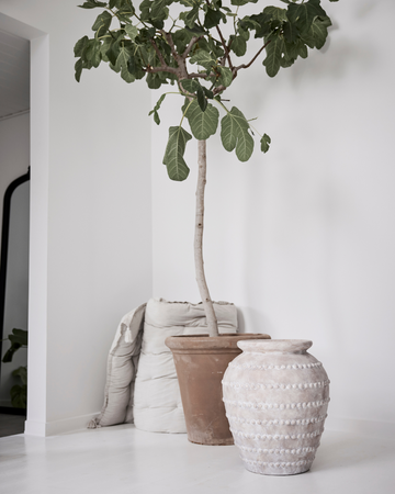 Elegante og funksjonelle tilbehør for planter og dekorasjoner fra Lene Bjerre