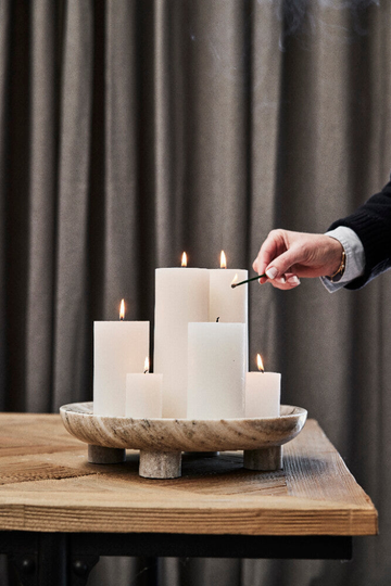 Stearinlys fra Lene Bjerre i elegante design og farger, perfekte for å skape en koselig atmosfære i hjemmet.