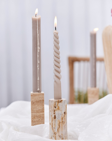 Elegant lysestake fra Lene Bjerre med moderne design, perfekt for å skape stemning i ethvert rom.