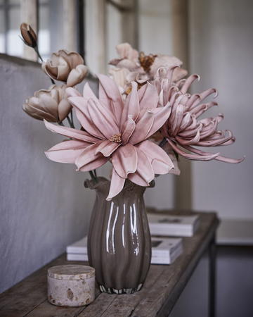 Lene Bjerre dekorative blomster - eleganse og stil til ditt hjem.