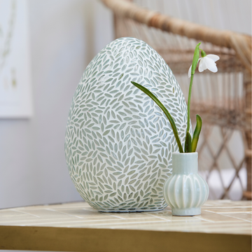 Påskeegg fra Lene Bjerre – Elegante og håndmalte påskeegg i keramikk og glass for en stilren påskedekorasjon.