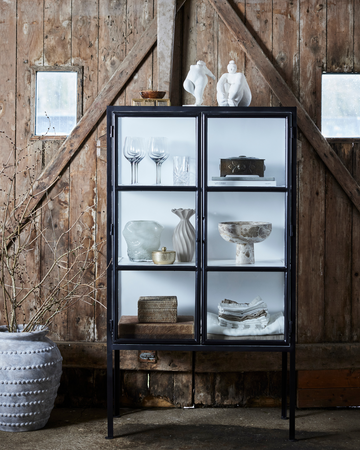 Skap og kommoder fra Lene Bjerre - Stilfulle og funksjonelle møbler for oppbevaring i hjemmet.