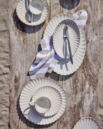 Camille servise fra Lene Bjerre – elegant tallerken i klassisk dansk design.