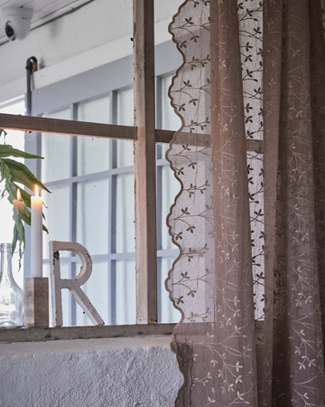 Lene Bjerre gardiner i elegant design, perfekte for å tilføre stil og komfort til ditt rom.