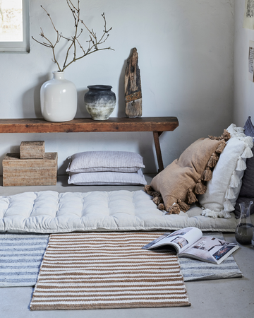 Lene Bjerre gulvtæppe laget av høykvalitets materialer og gir en elegant touch til interiøret.