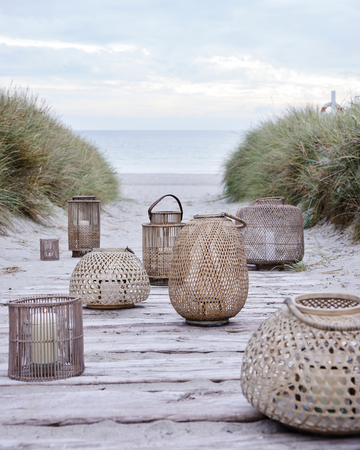 Elegant og dekorativ lykt fra Lene Bjerre, perfekt for å skape koselige og stemningsfulle omgivelser.
