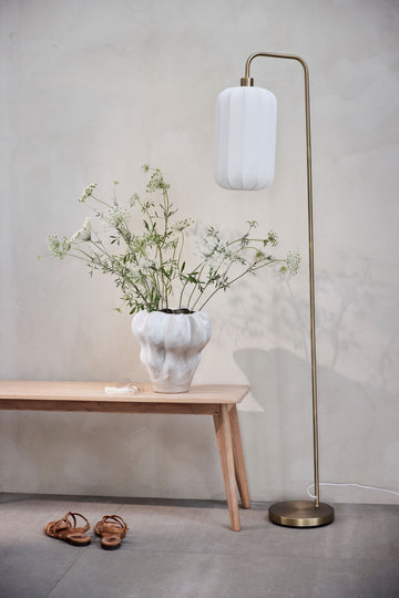 Lene Bjerre taburetter og benker - stilige og funksjonelle sittemøbler som gir et elegant preg til ethvert rom.