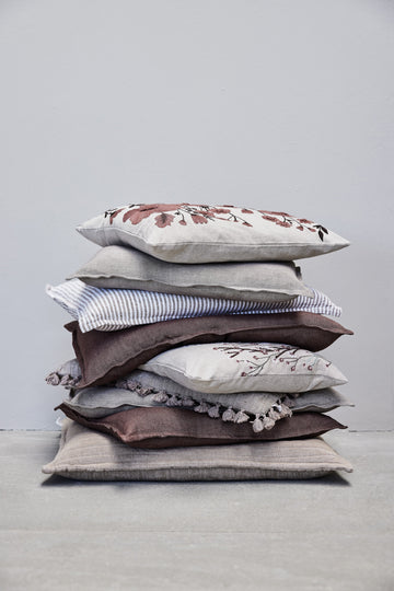 Beige og sandfargede sofaputer - Lene Bjerre