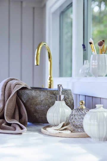 Lily tannkrus hvit 10,6x8,7 cm.