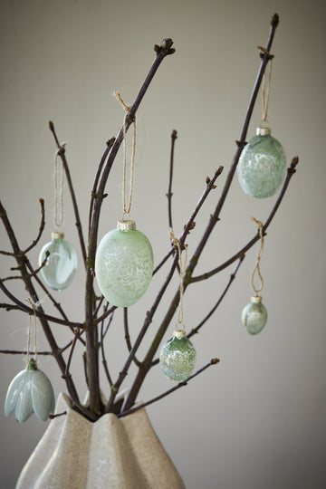 Dehlia ornament støvet grønn keramikk