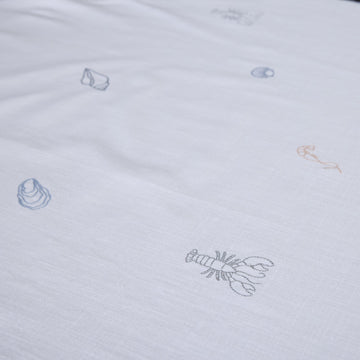Nerina duk brodert 220x140 cm. Hvit
