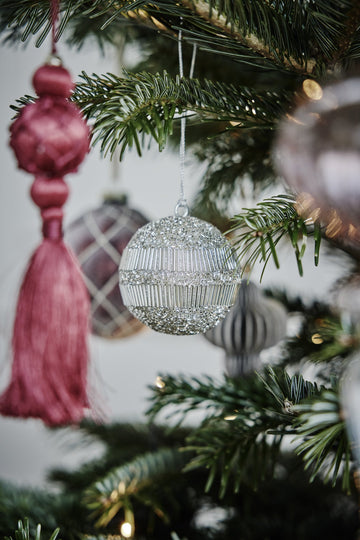 Alma julekule H8 cm. sølv perler