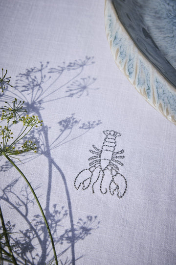 Nerina duk brodert 280x140 cm. Hvit