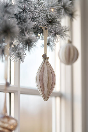 Nomillia ornament 6x6x13 cm.