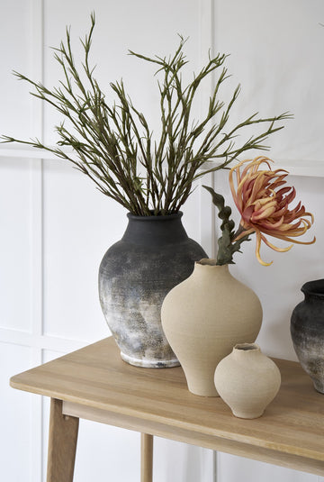 Hesille vase H32 cm. sand keramikk