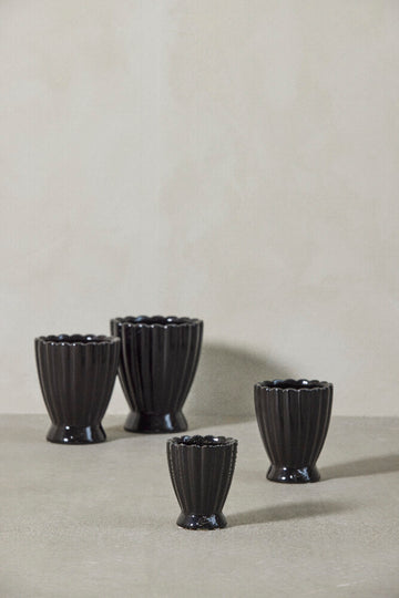 Shenella potteskjuler H18 Ø15 cm. svart