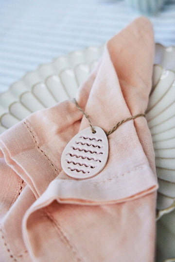 Dehlia egg ornament lys rosa keramikk